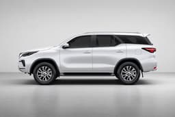 Toyota Fortuner Color White Pearl Crystal Shine Toyota Fortuner Color White Pearl Crystal Shine